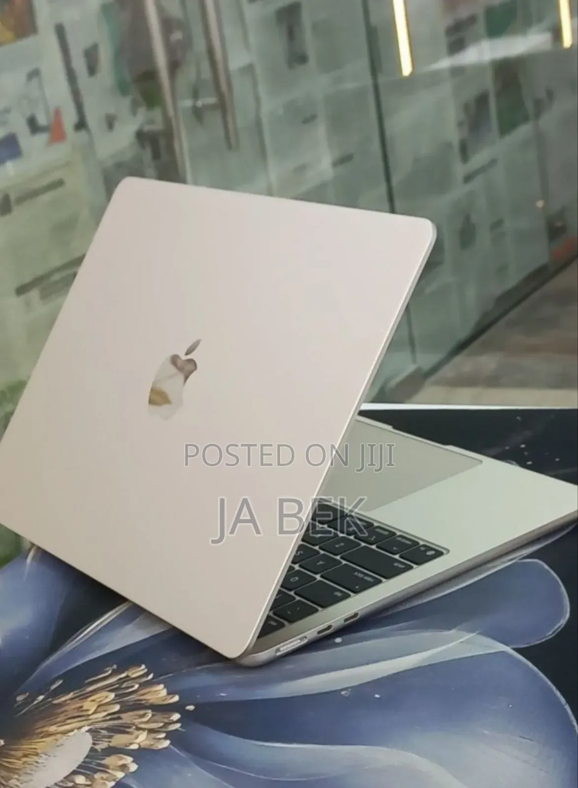 New Laptop Apple MacBook Air 2025 M4 13-inch 16GB Apple M4 SSD 256GB