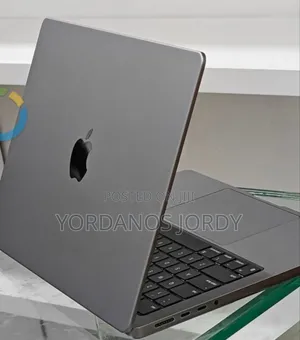 New Laptop Apple MacBook Air 2024 M3 15-inch 8GB Apple M3 Pro SSD 512GB