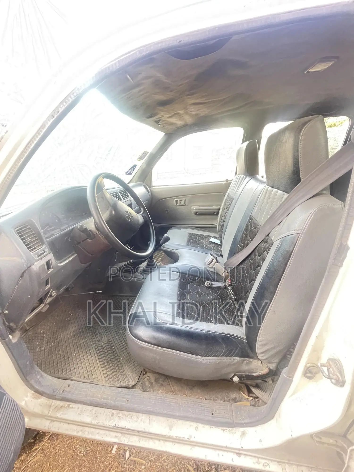 Toyota Hilux 2004 White