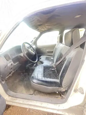 Toyota Hilux 2004 White