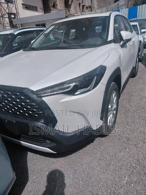 New Toyota Corolla Cross Hybrid XSE AWD 2025 White