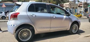 Toyota Yaris 2010 Silver