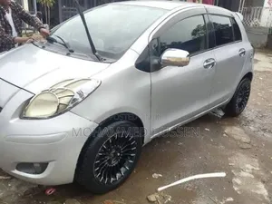 Toyota Yaris 2010 Silver