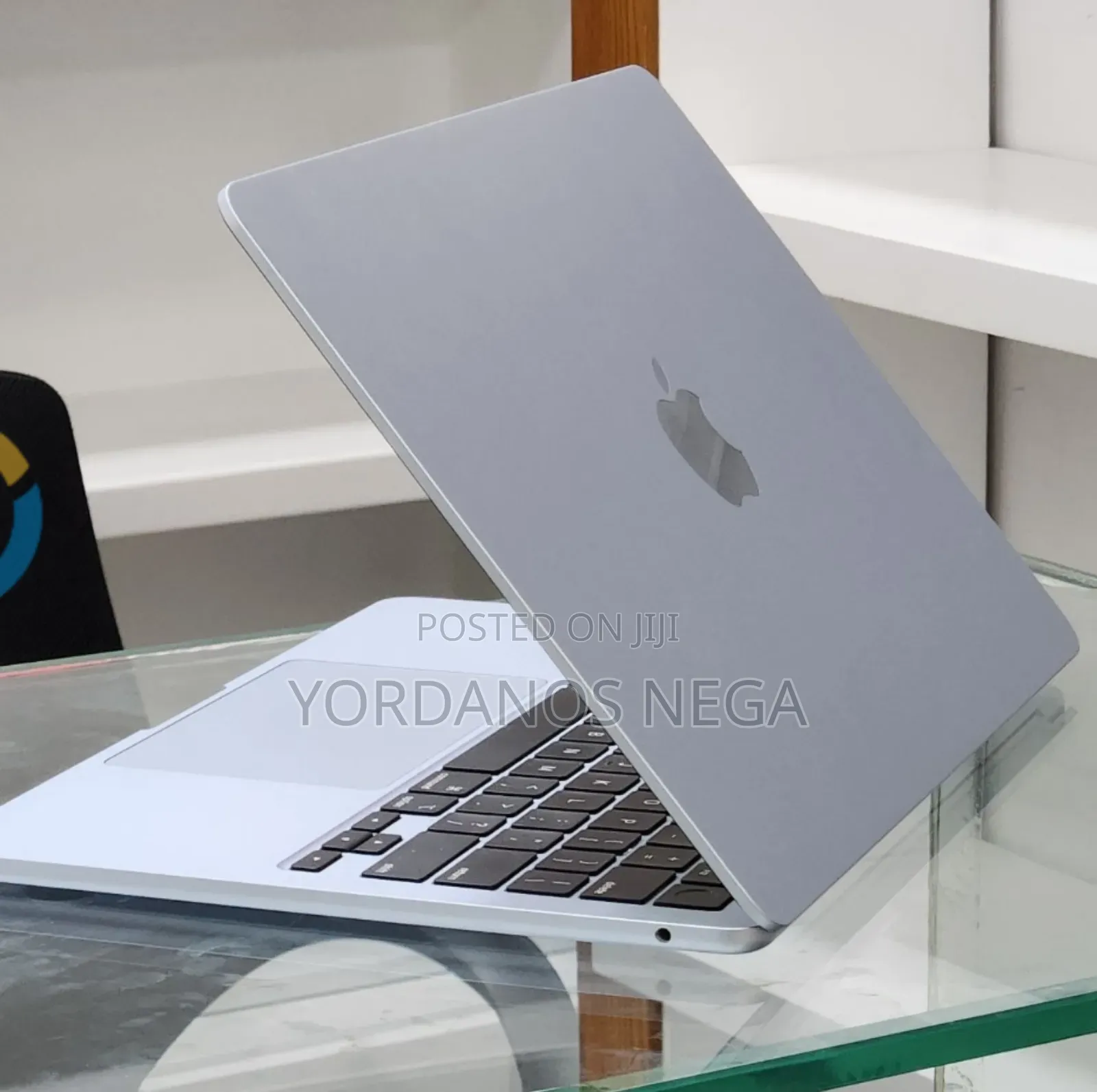 New Laptop Apple MacBook Air 2025 M4 13-inch 16GB Apple M4 SSD 256GB