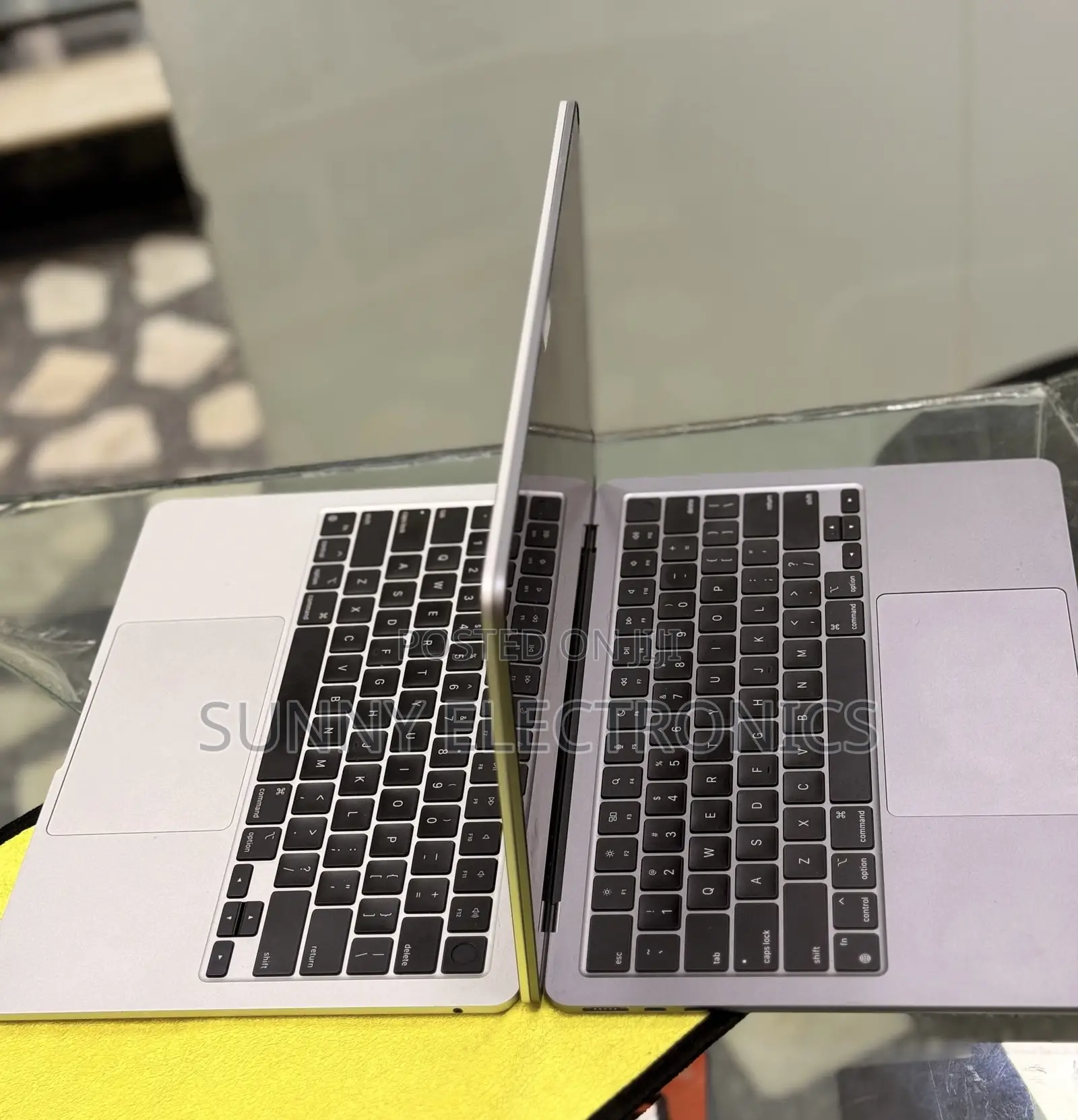 New Laptop Apple MacBook Air 2022 M2 8GB Apple M2 SSD 256GB