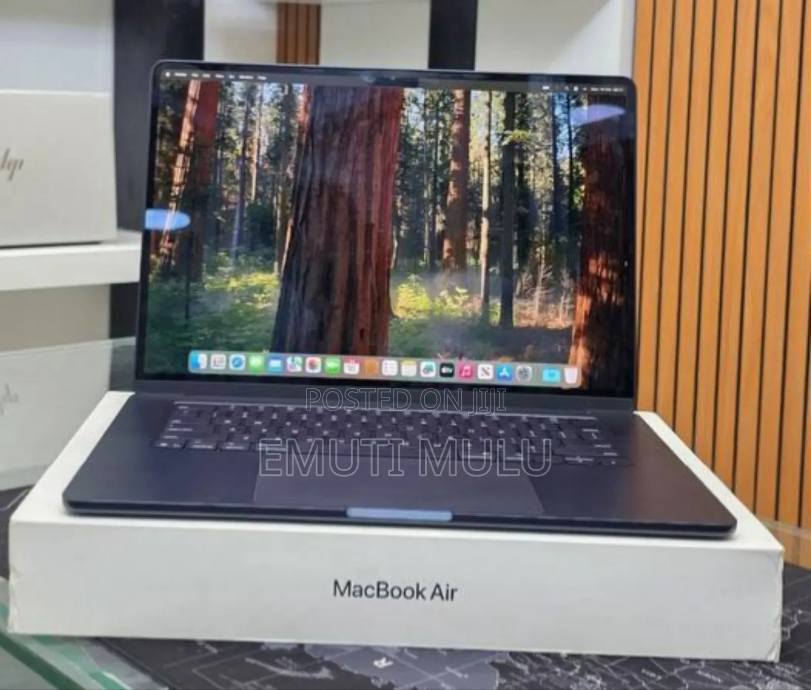 New Apple MacBook Air 2025 M4 13-inch 16GB Intel Core i7 SSD 256GB