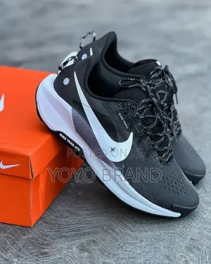 Nike Pegasus Trail 5 Black/White Running Fashion Sneaker