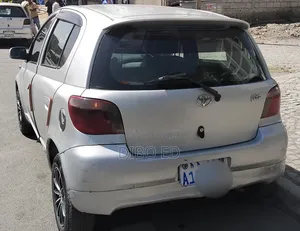 Toyota Vitz 1999 Silver