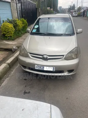 Toyota Platz 2005 Silver