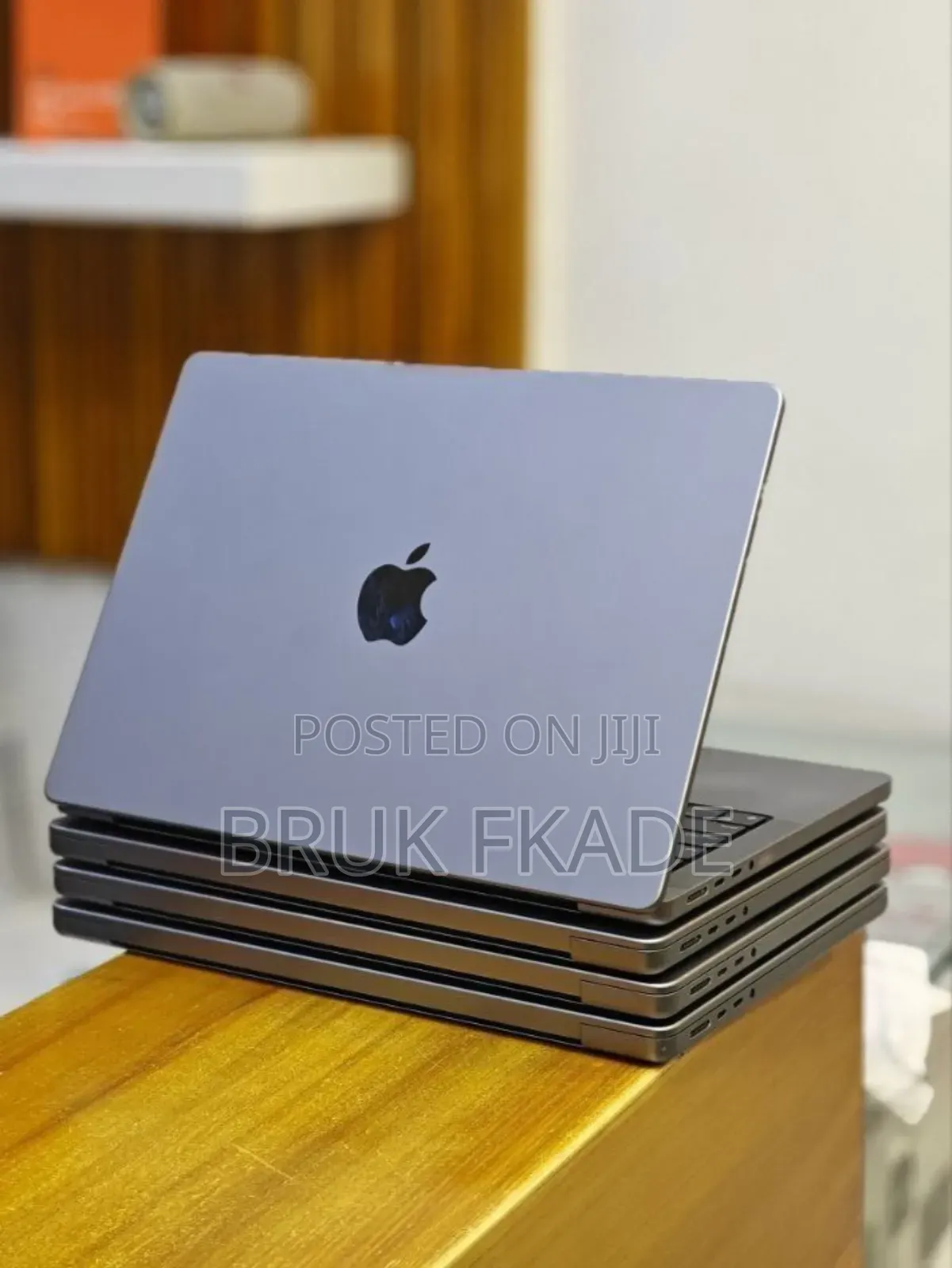 New Laptop Apple MacBook Pro M1 32GB Apple M1 Pro SSD 512GB