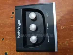 Behringer U-Phoria Um2 Sound Card