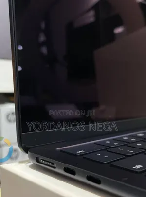 New Laptop Apple MacBook Air 2025 M4 13-inch 16GB Apple M4 SSD 512GB