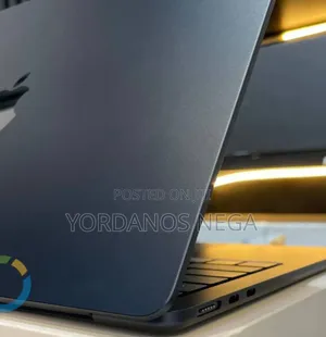 New Laptop Apple MacBook Air 2025 M4 13-inch 16GB Apple M4 SSD 512GB