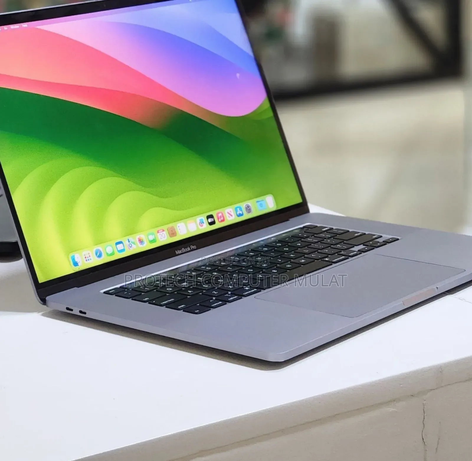 New Laptop Apple MacBook Pro 2019 32GB Intel Core i7 SSD 512GB