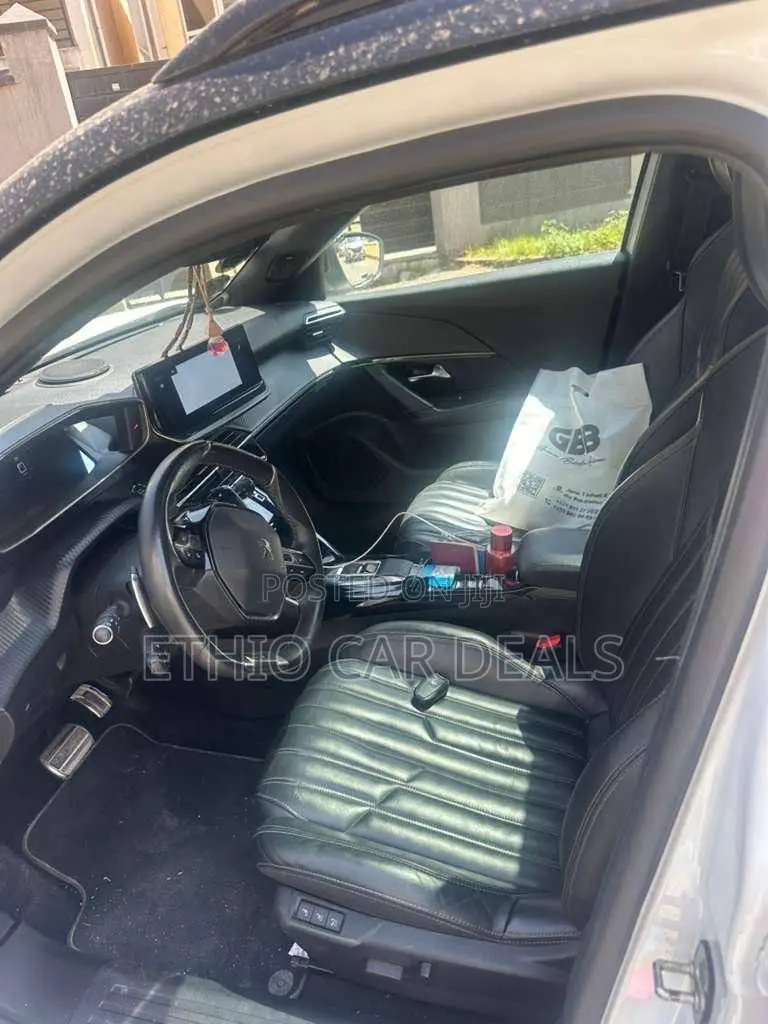 Peugeot 2008 2022 White