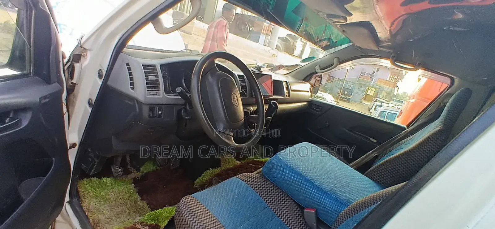 Toyota HiAce 2016 White