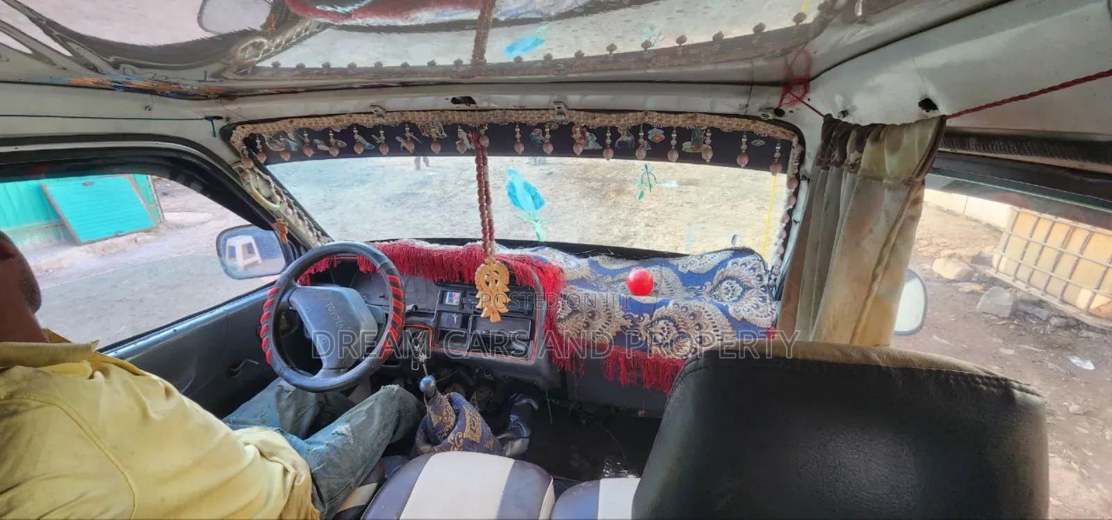 Toyota HiAce 1998 White