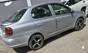 Toyota Platz 2005