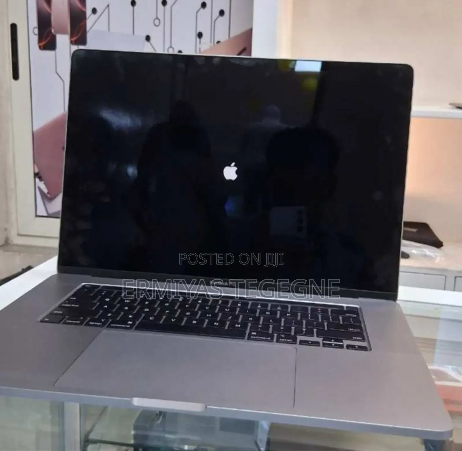 New Laptop Apple MacBook Pro M1 16GB Intel Core i9 SSD 512GB