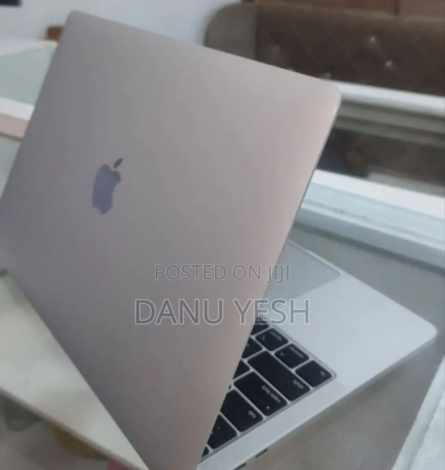 New Laptop Apple MacBook Pro 2020 8GB Intel Core i5 SSD 256GB