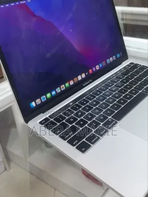 New Laptop Apple MacBook Pro 2020 8GB Intel Core i5 SSD 256GB