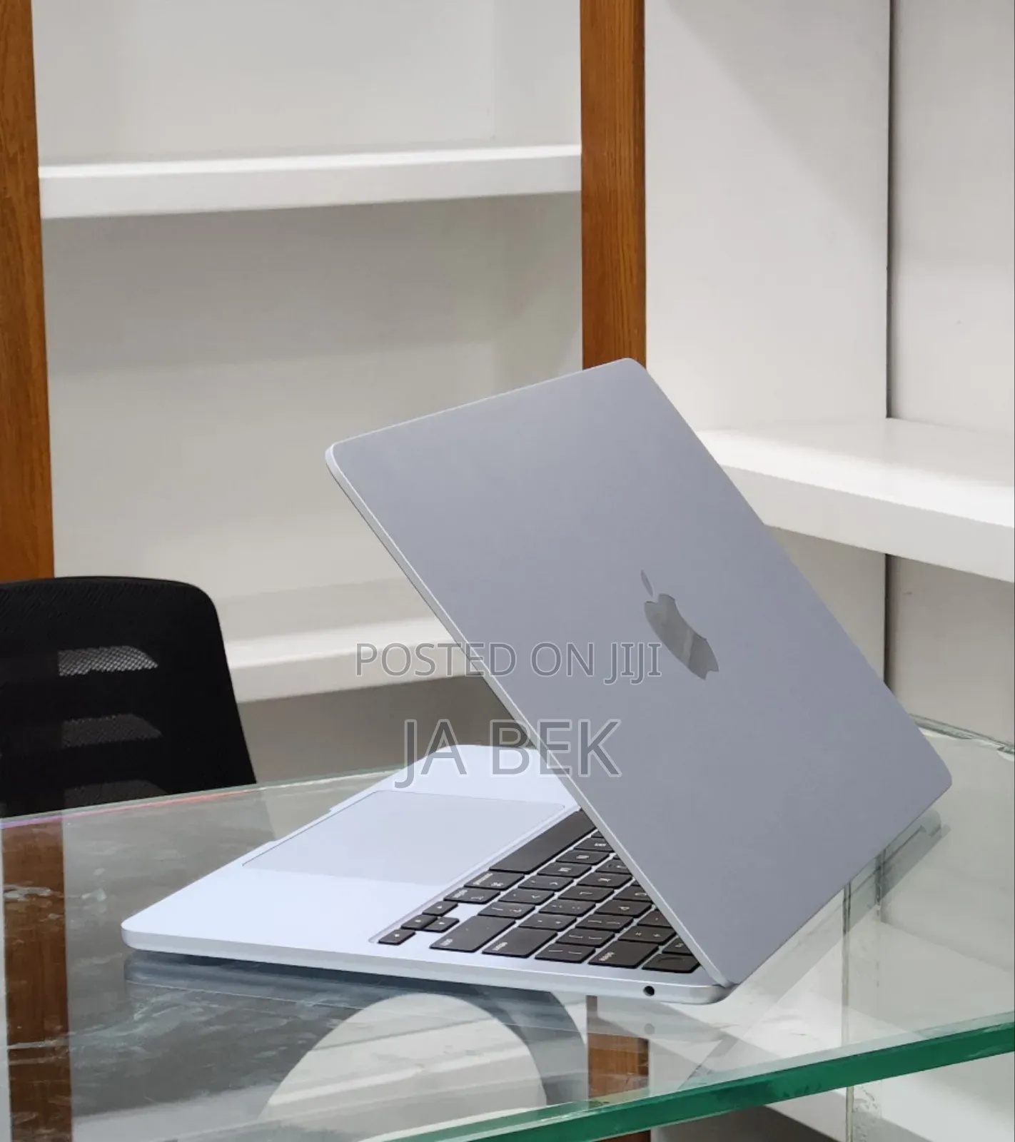 New Laptop Apple MacBook Air 2025 M4 13-inch 16GB Apple M4 SSD 256GB