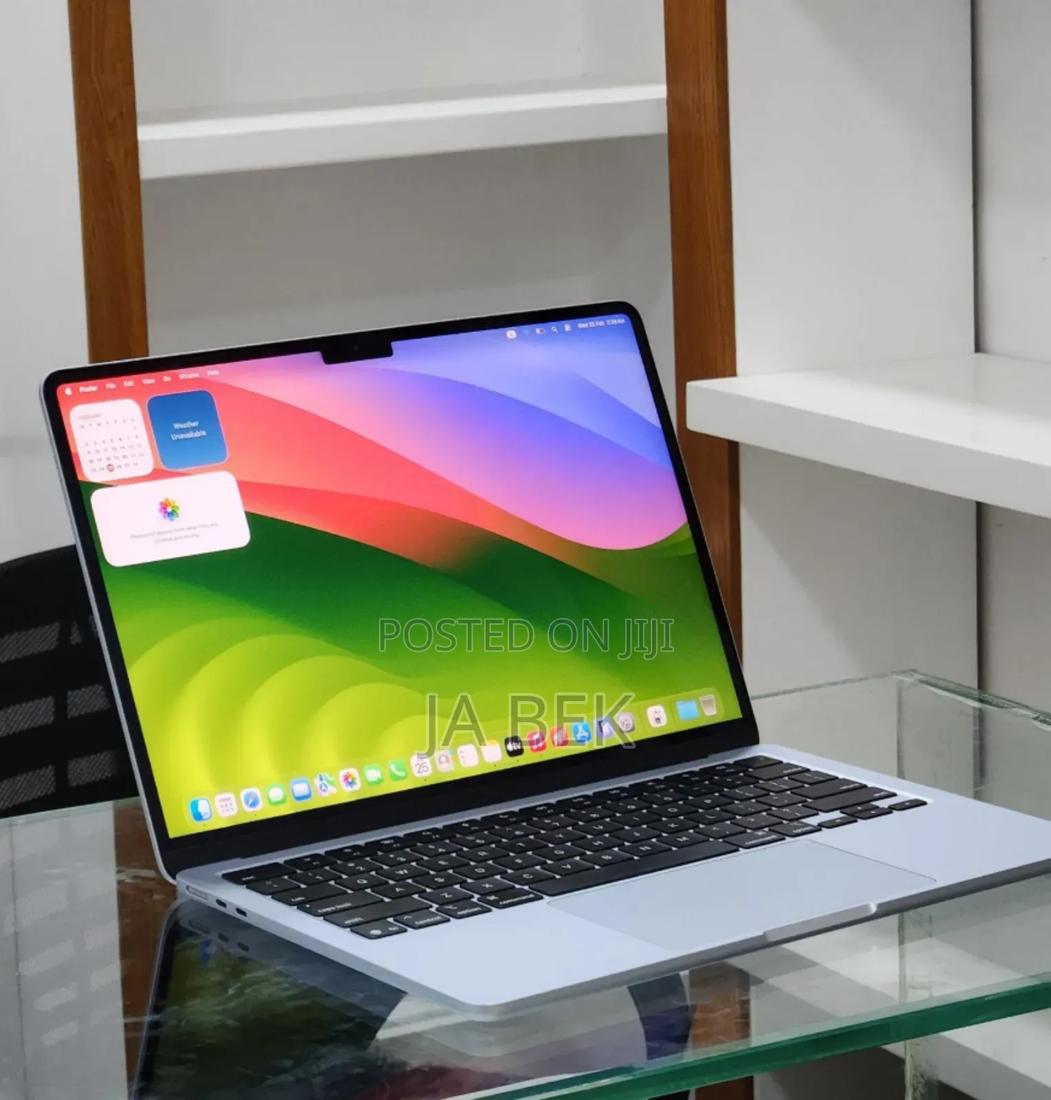 New Laptop Apple MacBook Air 2025 M4 13-inch 16GB Apple M4 SSD 256GB