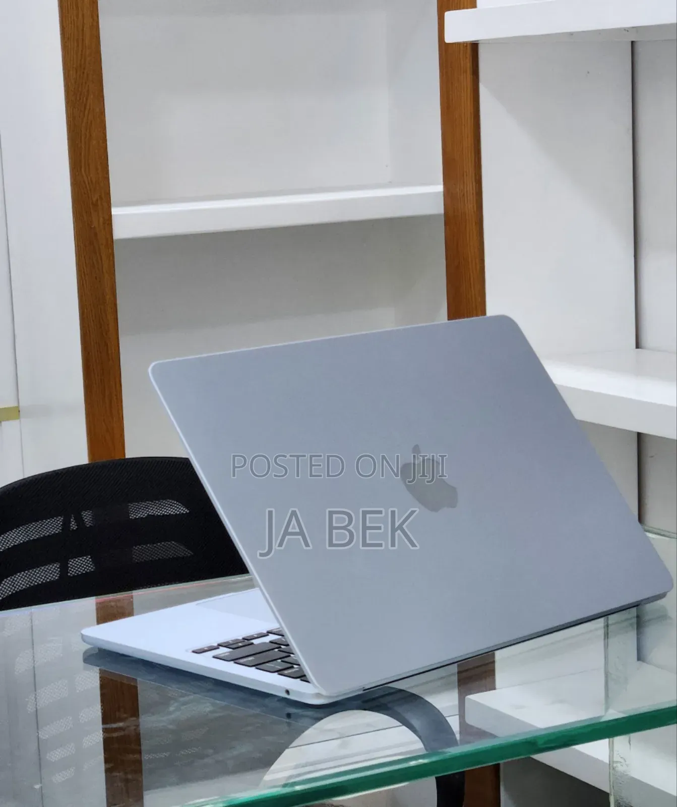 New Laptop Apple MacBook Air 2025 M4 13-inch 16GB Apple M4 SSD 256GB