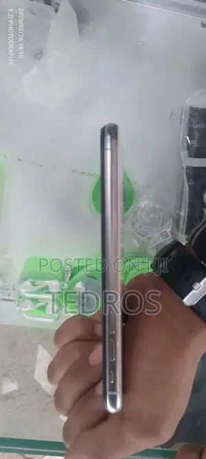 Apple iPhone X 64 GB White