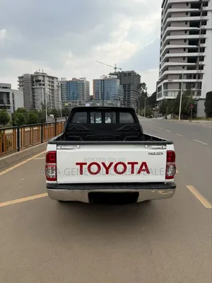 Toyota Hilux 2014 White
