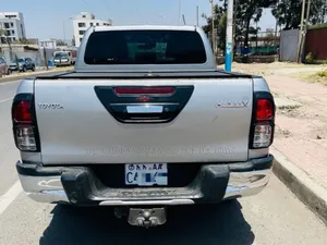 Toyota Hilux 2020 Silver