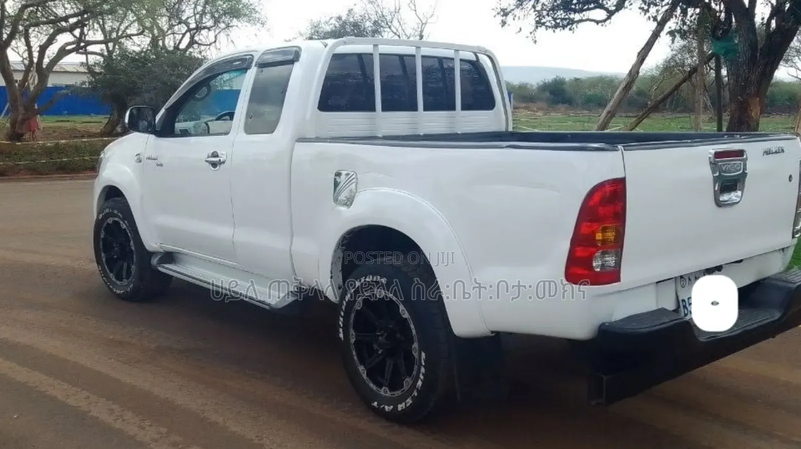 Toyota Hilux 2011 White