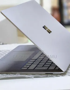 New Laptop Microsoft Surface 8GB Intel Core i5 SSD 512GB