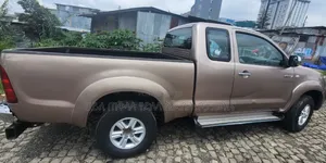 Toyota Hilux 2011 Gold