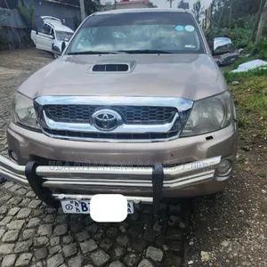 Toyota Hilux 2011 Gold