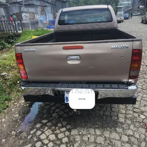 Toyota Hilux 2011 Gold