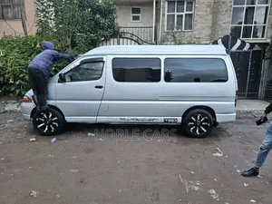 Toyota HiAce 2006 Silver