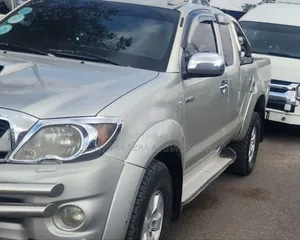 Toyota Hilux 2010 Silver