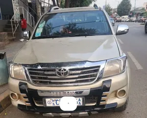 Toyota Hilux 2015 Gold