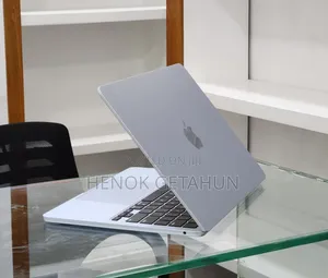 New Laptop Apple MacBook Air 2024 M3 15-inch 16GB Apple M4 SSD 256GB