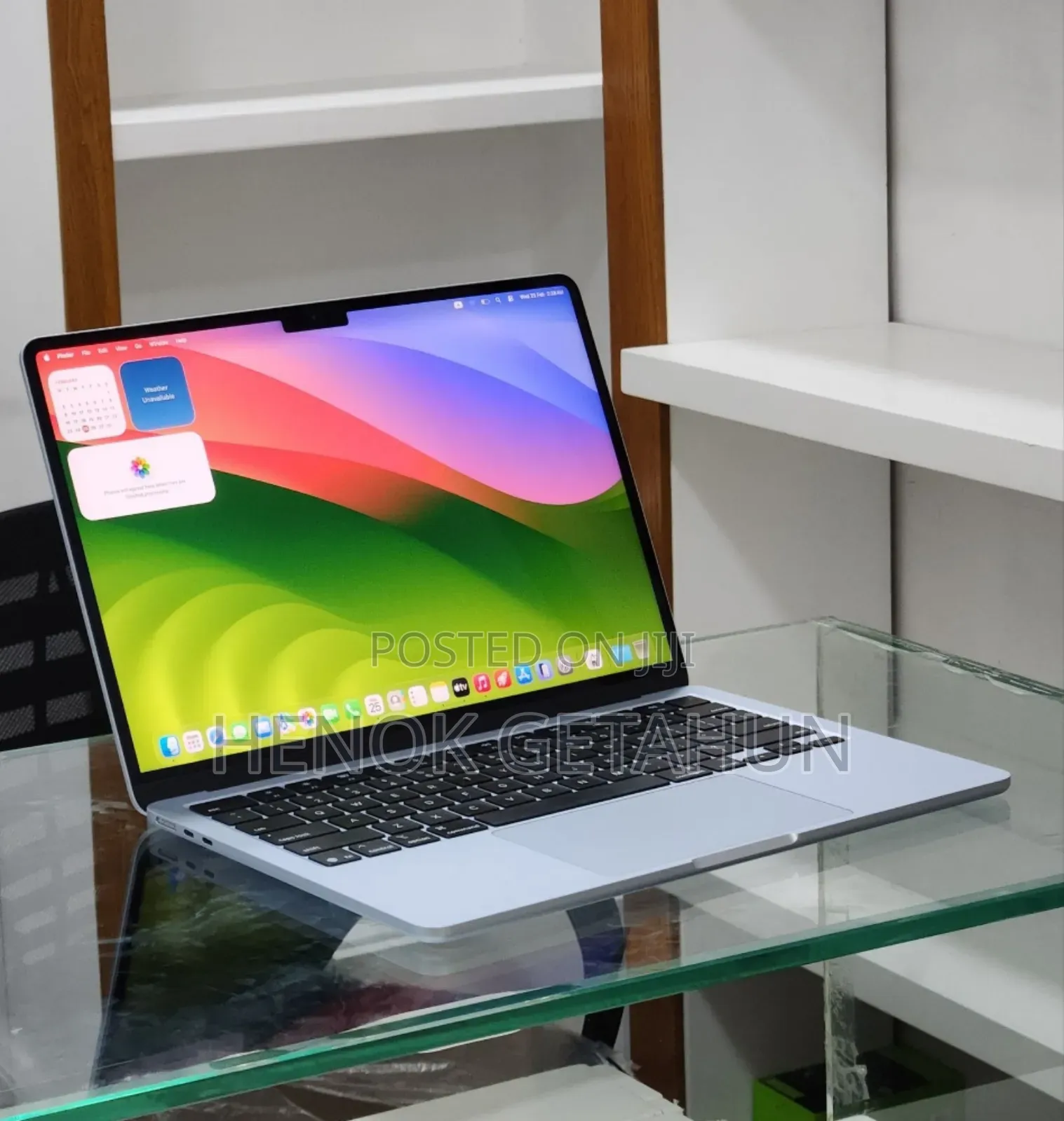 New Laptop Apple MacBook Air 2024 M3 15-inch 16GB Apple M4 SSD 256GB