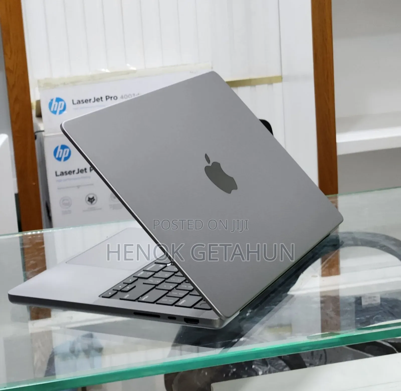 New Laptop Apple MacBook Pro M1 16GB Apple M1 Pro SSD 512GB
