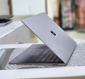 New Laptop Microsoft Surface 8GB Intel Core i5 SSD 512GB