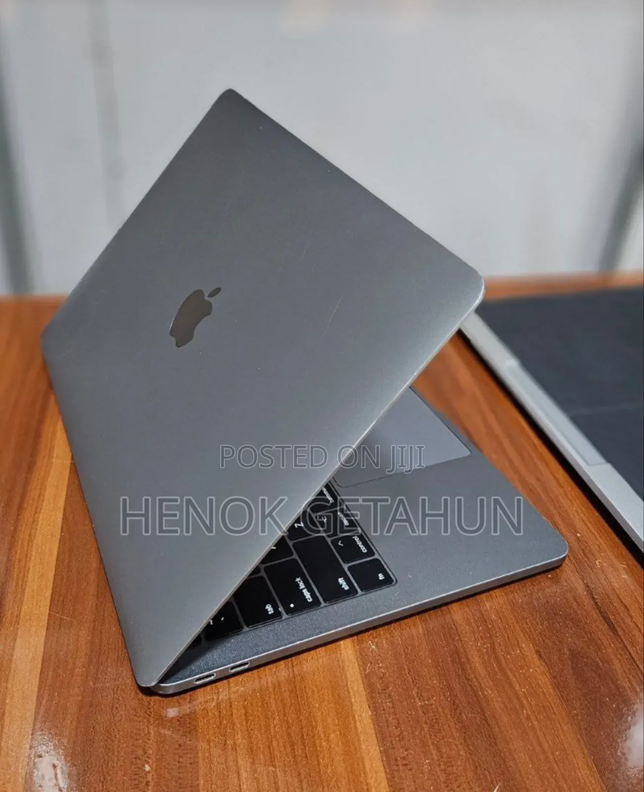 New Laptop Apple MacBook Pro 2017 8GB Intel Core i5 SSD 256GB