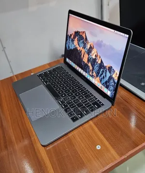 New Laptop Apple MacBook Pro 2017 8GB Intel Core i5 SSD 256GB