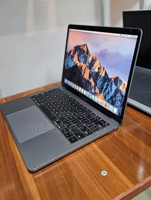 New Laptop Apple MacBook Pro 2017 8GB Intel Core i5 SSD 256GB