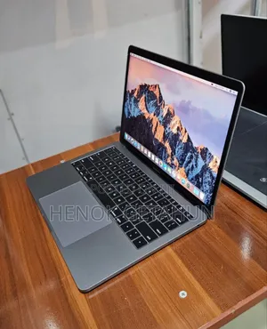 New Laptop Apple MacBook Pro 2017 8GB Intel Core i5 SSD 256GB