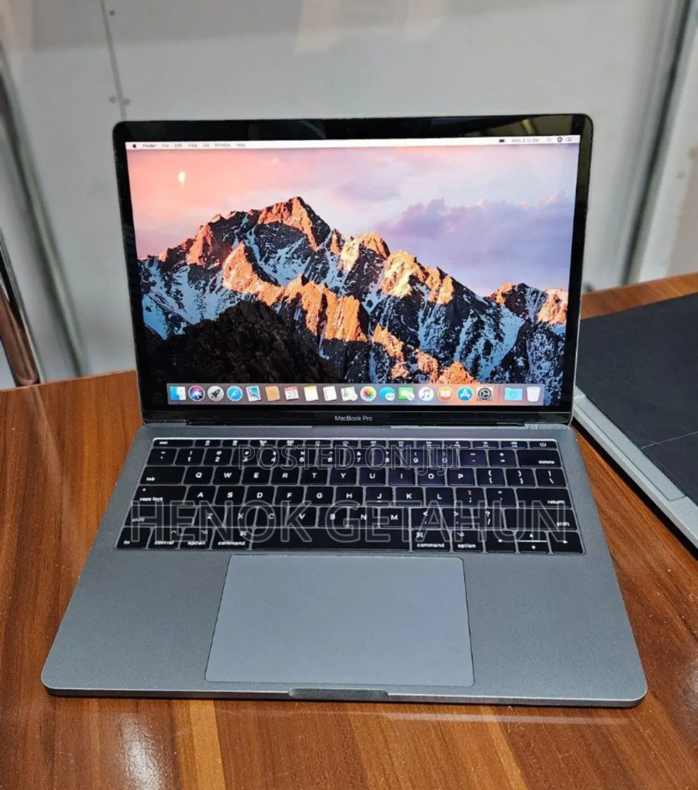 New Laptop Apple MacBook Pro 2017 8GB Intel Core i5 SSD 256GB