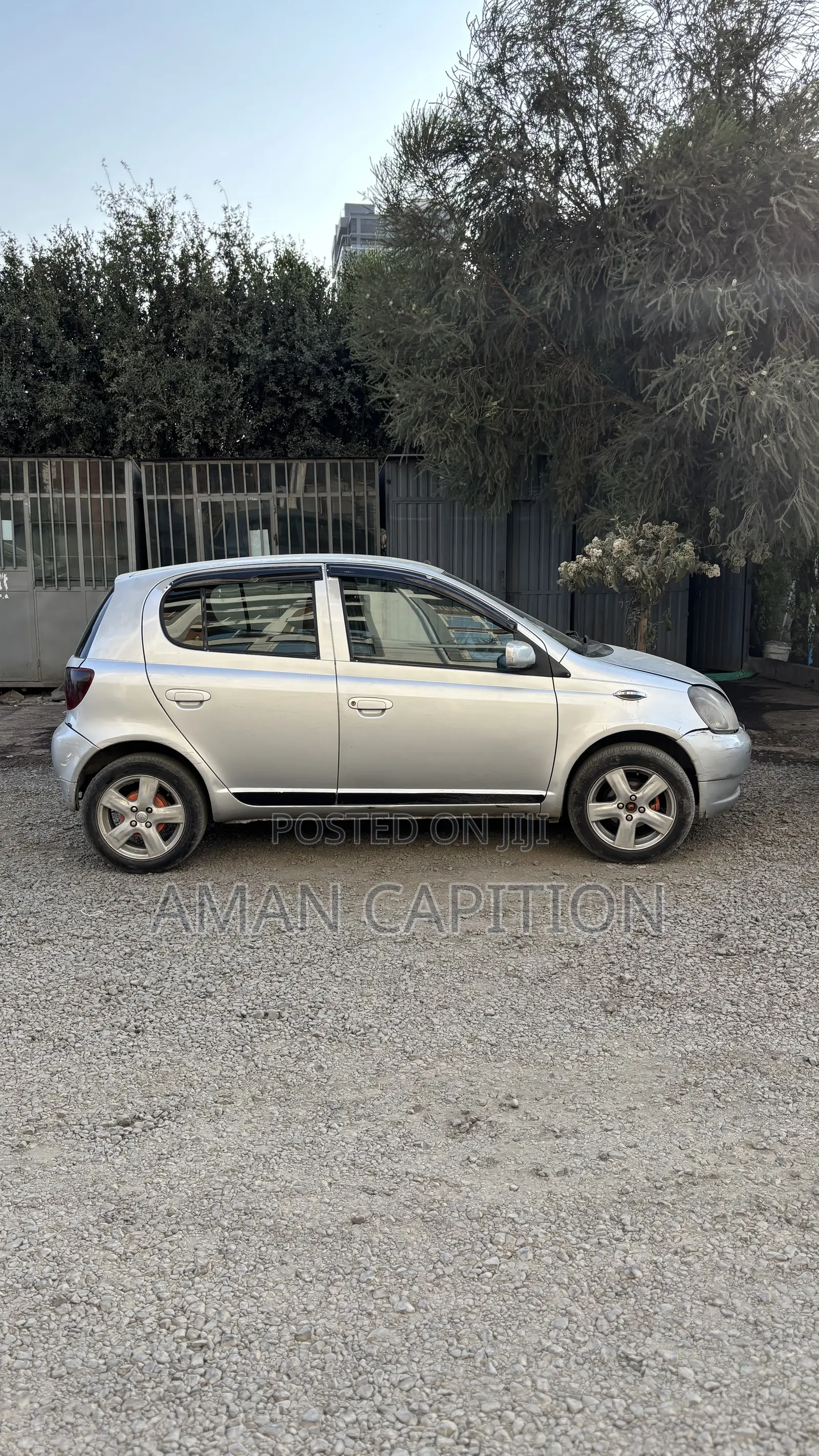 Toyota Vitz 2000 Silver