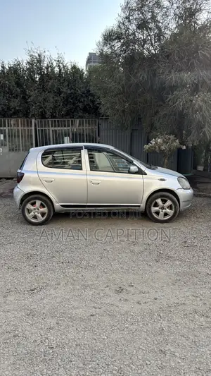 Toyota Vitz 2000 Silver